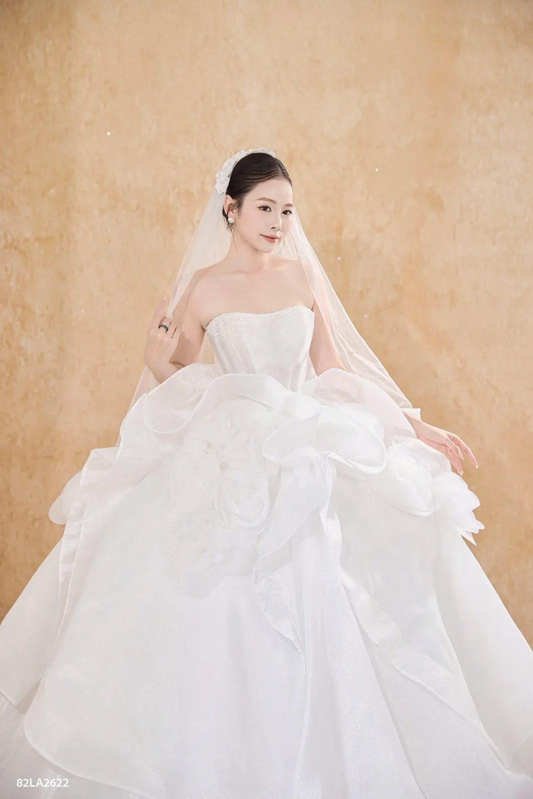 Ảnh cưới ngoại cảnh ngoài trời